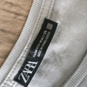 Zara Grey T