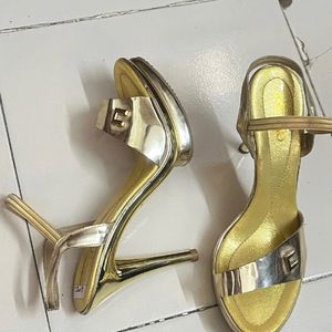 New Metro Golden Heel