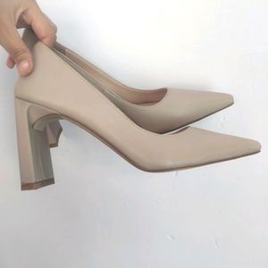 Beautiful Beige Pumps