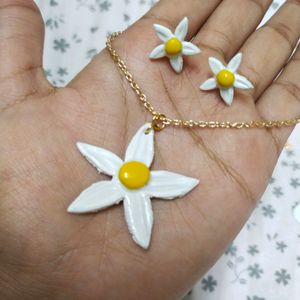 Beautiful White Flower Jewellery Set