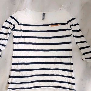 White & Navy Blue Lining Print T-shirt For 30 Bust