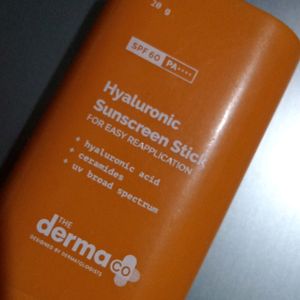 Derma Co Hyaluronic Sunscreen Stick Spf 60