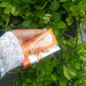 Papaya Sunscream And Apricut Scrub