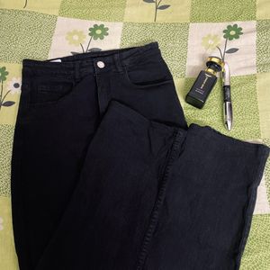 Knee Slit Black Straight Fit Jeans