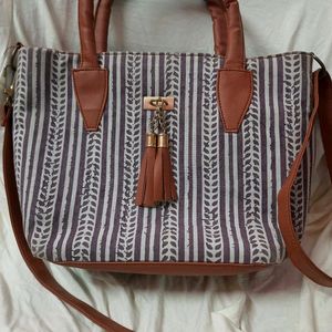 New Graceful Women Slingbag/handbag 🌸