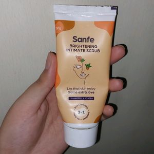 Intimate Brightening Scrub