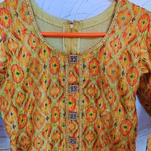 Wooden Square Embellished Button Zari Work Kurta