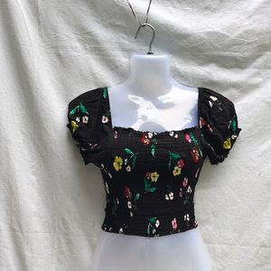 30T. CUTE BLACK CROP TOP