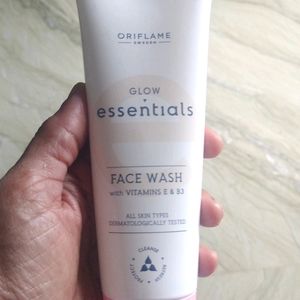 Glow Essential Face Wash