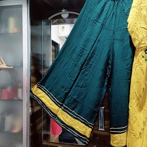 Yellow Ang Bottle Green Kurta Set With Net Dupatta