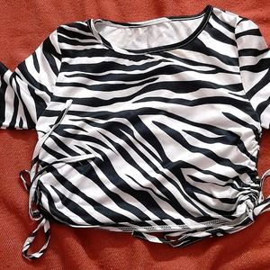 Beautiful Zebra Print Fitted Top Size 34🔥