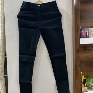 Fit Black Jeans With Knee Cuts