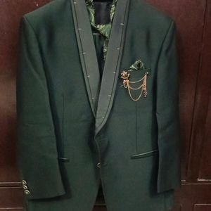 Kaiya Green Coloured 3 Pcs Suit Set With Tie