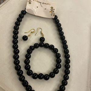 Black Beads Set