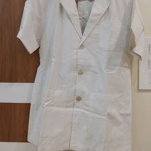 White Apron /Lab Coat With Collar And Pockets