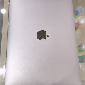 MacBook Pro 13" Mid 2017 - 8GB RAM, 256GB SSD