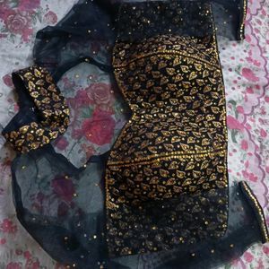 A Black Net Blouse With Golden Work.😘❤️❣️