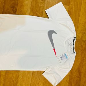 Best Offer Nike Tshirt (M) Size