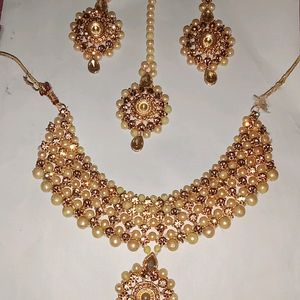 Jwellery Set (Necklace, Earings,Magtika)