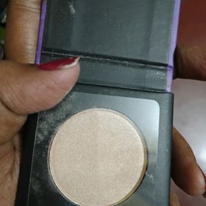 Brand New Sugar Cosmetics Highlighter