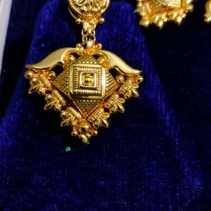 Gold Jewellery Set