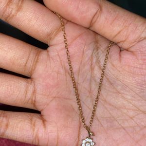 H&M Flower Diamond Pendant