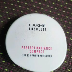 Lakme Absolute Compact Powder (01 Classic Ivory