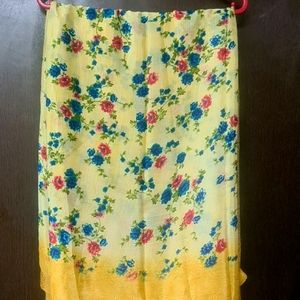 Floral Printed Saree Yellow Colorwith Blouse Piece