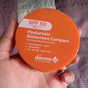 DERMACO HYALURONIC SUNSCREEN COMPACT