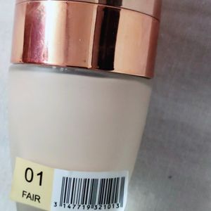 Matte look Foundation very lightlye use