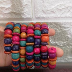 Multicoloured beads bracelet