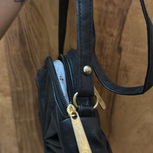 BLACK LEATHER SLING