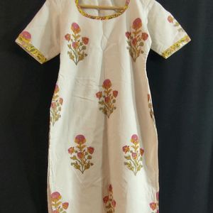 Women's white Printed Kurti