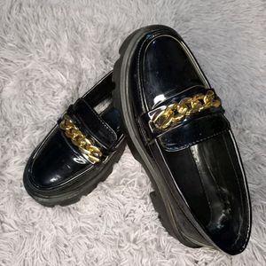 BLACK LOAFER