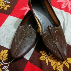 New . Brown Juti Looking