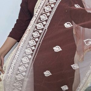 A Beautiful Dupatta With Emboidery Work