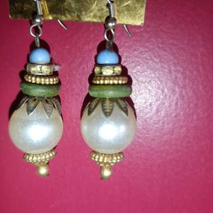 White Stone Earing