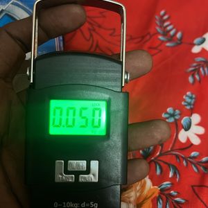 Portable electronic scale with battery