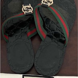 39’s Gucci Double G sandals