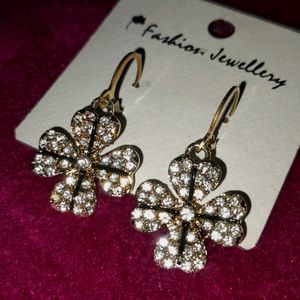 Earring (LUCKY Four Leaf Clover)