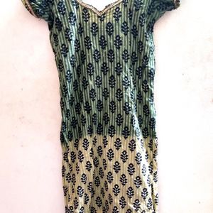 Woman Kurta , Small Size , Very Good Condition, Fe