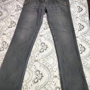 Fashionable Jeans For Girls