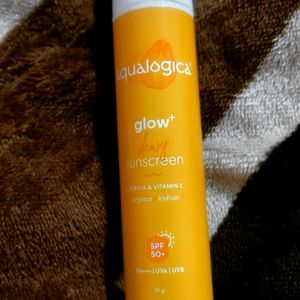 Aqualogica Glowy Dewy Sunscreen