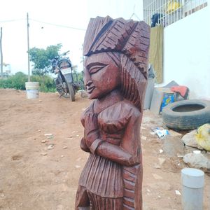 Wooden Work Welcome PoseStatue