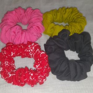 Set Of 4 Hair scrunchies+freebie🎁