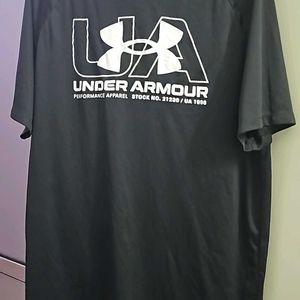 Like New Black Under Armour Tshirt