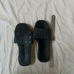 Black Slippers/flipflop/footwear