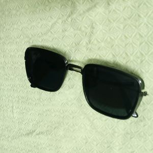 Black Stylish Sunglasses For Both Man And Women |