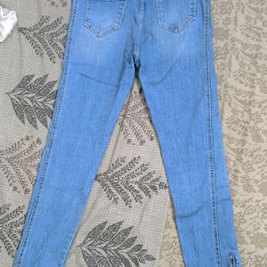 Skin Fit Distressed Jeans For Women