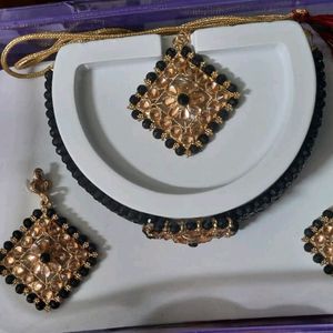 Black Choker Set With Maang Tika